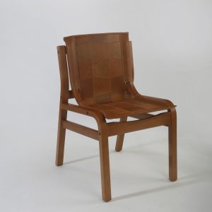 Silla Domo DC – Madera: Miel Ulmo – Cuero: Mix Riga Honey